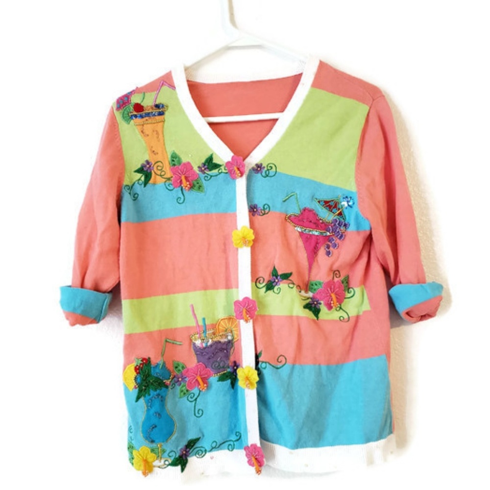 🍹Button up whimsical vintage cocktail sweater